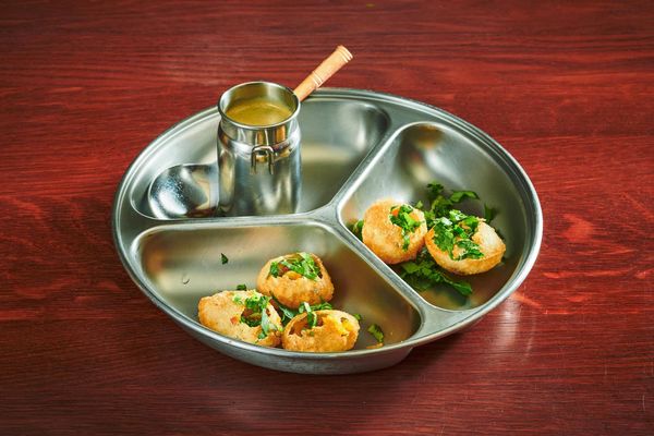 Pani puri, indisk gatemat som forrett